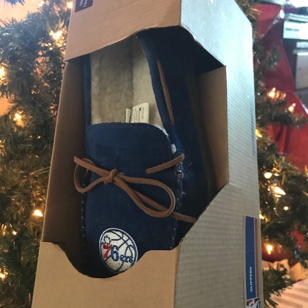 🍓NWT Philadelphia 76ers Plush Hard Bottom Men’s Slippers